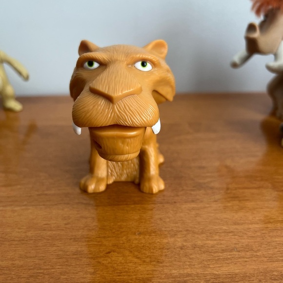 Ice Age 2 Burger King Kid's Meal Character Toy Lot - Picture 4 of 6